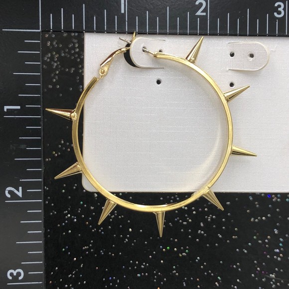 🌼 Gold Tone Spike Punk Rock Hoop Earrings - Picture 2 of 2
